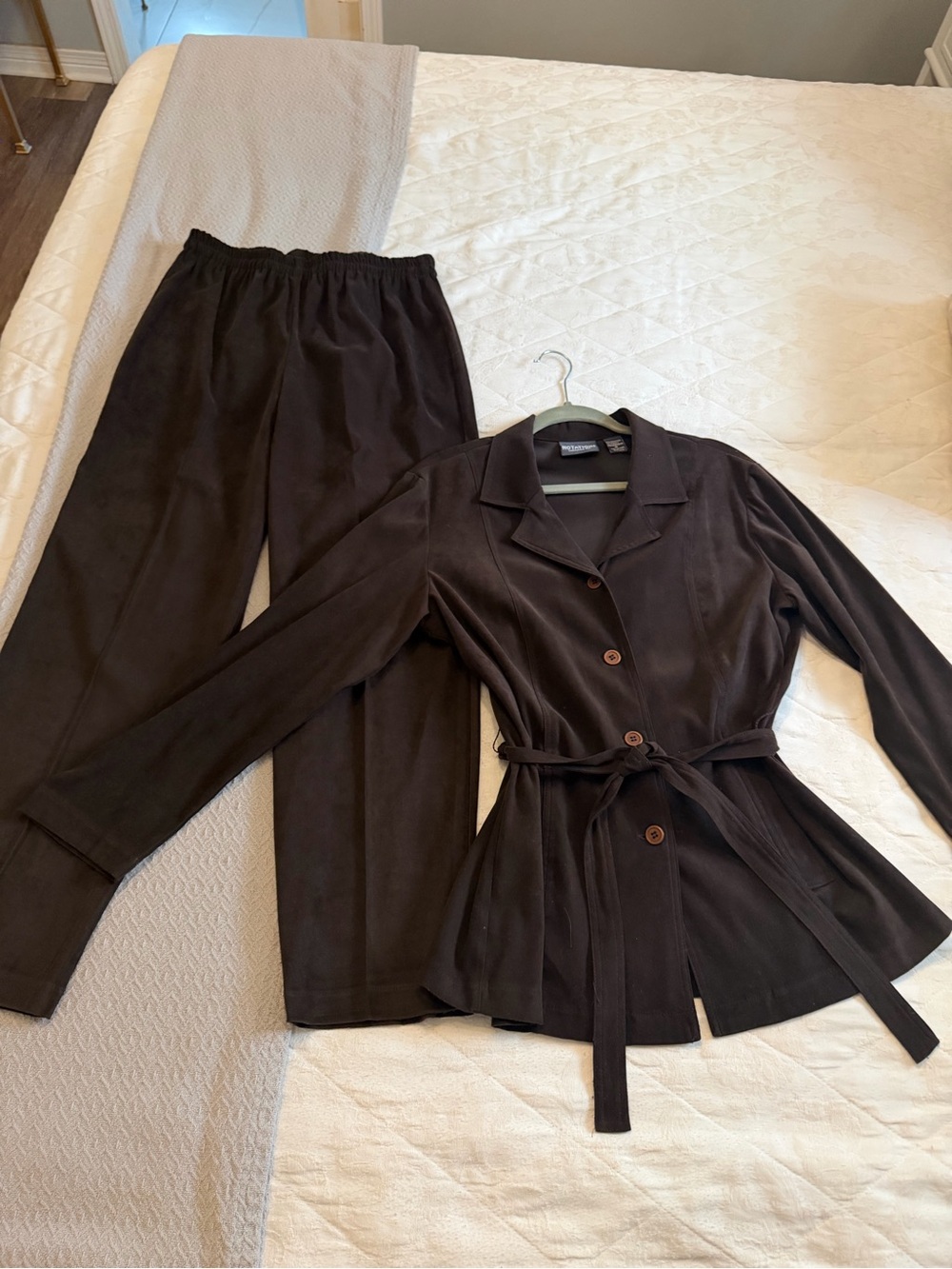 Notations  Dark Brown Button-Front Jacket & Elastic-Waist Pants Set size Med